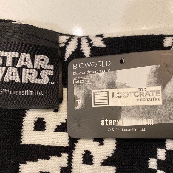 Star Wars Christmas Scarf - Picture 4 of 4